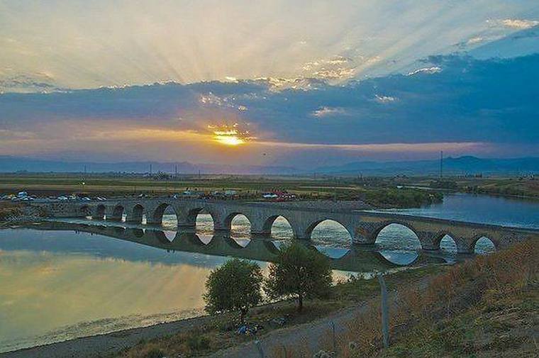 Западная Армения. Сулухский мост через реку Арацани (ныне река Мурат, Турция). Место гибели фидаина Геворга Чауша. 